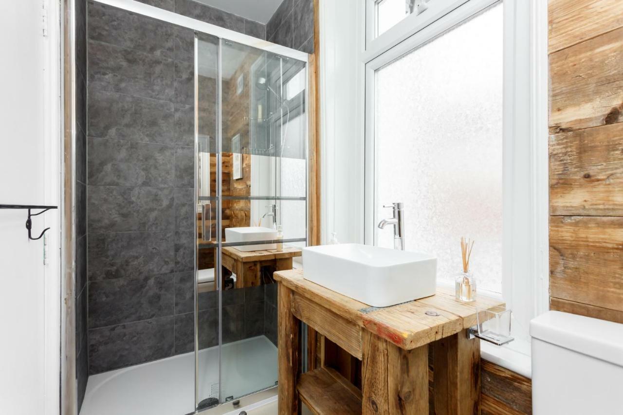 Stylish Town Centre Apartment Close To Beach And Shops ボーンマス エクステリア 写真