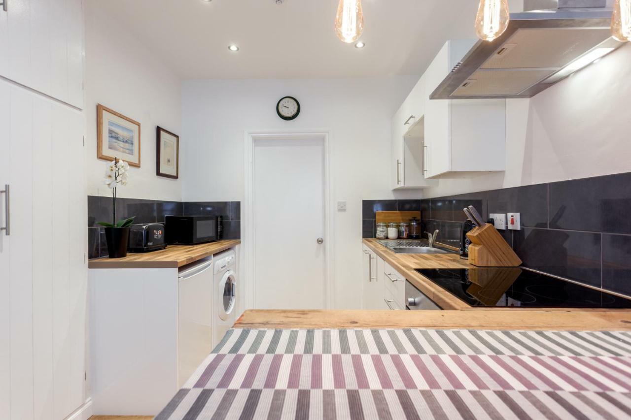 Stylish Town Centre Apartment Close To Beach And Shops ボーンマス エクステリア 写真